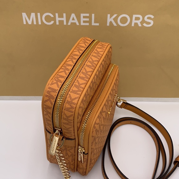 MICHAEL KORS
Jet Set Travel Medium Signature Logo Crossbody
COLOR CIDER MULTI - Picture 5 of 15